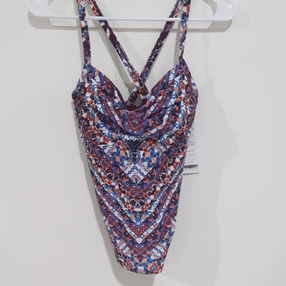 New Athleta Marrakesh Twister Tankini Lycra Quick Dry Floral Swim Top Size 34B/C